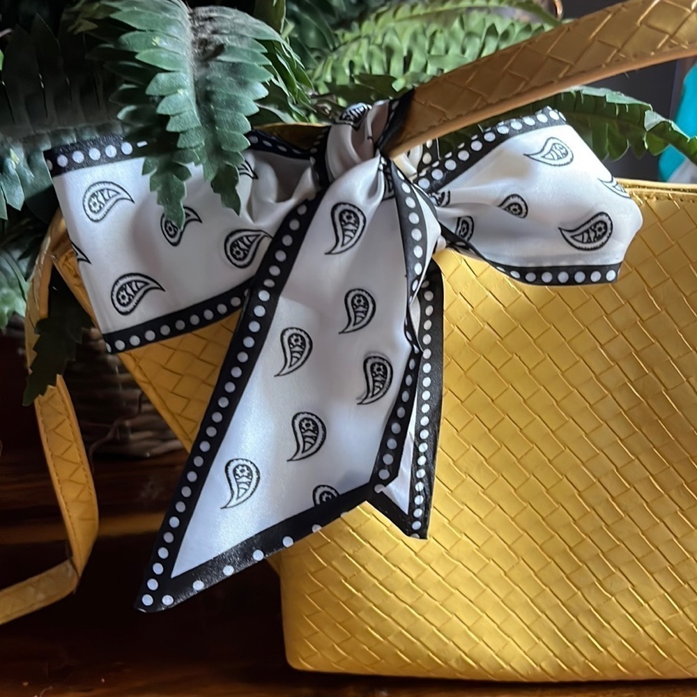 Beautiful twilly. Multi purpose